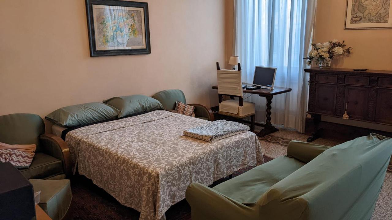 Double Bedroom In Beautiful 30'S Style Apartment Florencie Exteriér fotografie