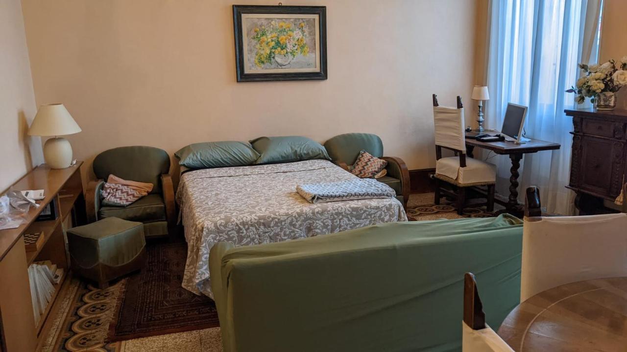 Double Bedroom In Beautiful 30'S Style Apartment Florencie Exteriér fotografie