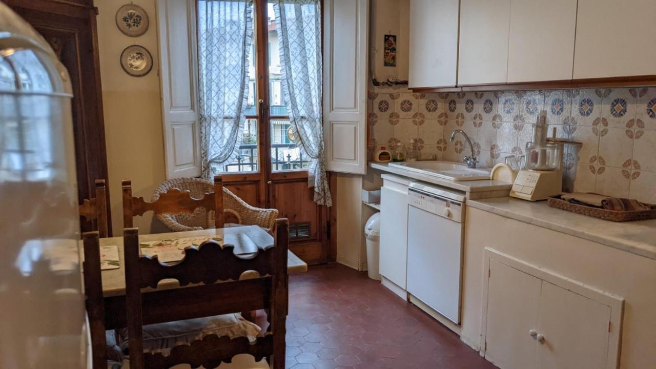 Double Bedroom In Beautiful 30'S Style Apartment Florencie Exteriér fotografie