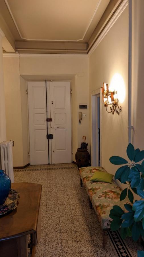 Double Bedroom In Beautiful 30'S Style Apartment Florencie Exteriér fotografie