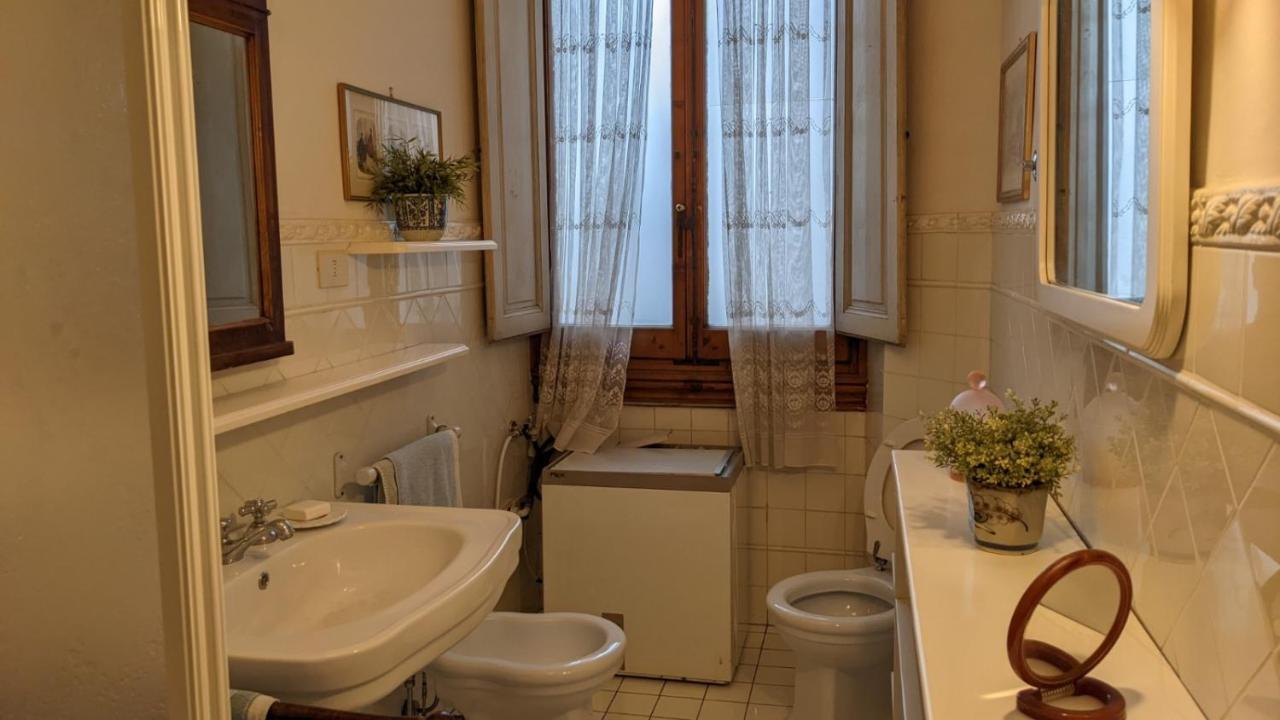 Double Bedroom In Beautiful 30'S Style Apartment Florencie Exteriér fotografie